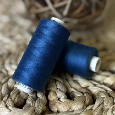 Univerzální polyesterová nit Hagal Unipoly v návinu 500m, mořsky modrá