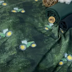 Nepočesaná teplákovina Traktory na tmavě zeleném podkladu s rybí kostí Nepočesaná teplákovina Traktory na tmavě zeleném podkladu s rybí kostí