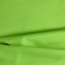 Detail svěžího zeleného BIO bavlněného nápletu v metráži, pružný náplet vhodný na lemy mikin, tepláků a dětského oblečení.