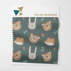 Detail látky s motivem lesních zvířátek – lišky, medvěda a zajíčka na šedomodrém podkladu.