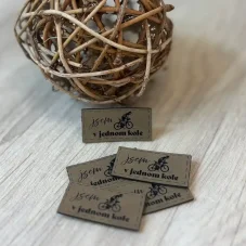 Koženkový štítek Jsem v jednom kole – antik hnědý