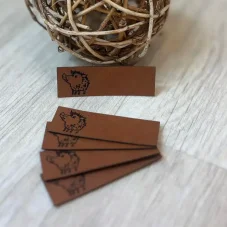 Koženkový štítek Divočák – kávově hnědý, do švu