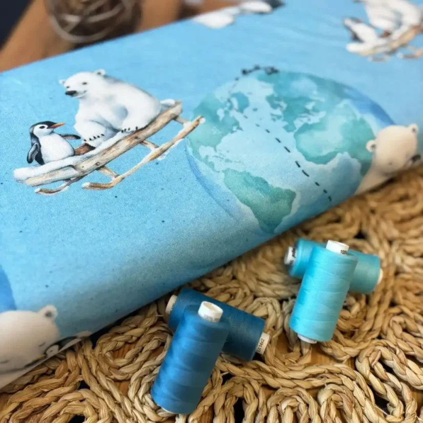 Originální OliVe teplákovina Stronger Together – český autorský motiv o přátelství a laskavosti 💙.