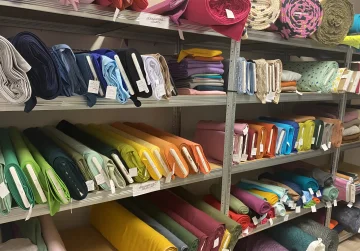 Exklusive Designerstoffe als Meterware & Online-Kurzwaren für kreative Projekte.