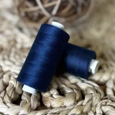 Univerzální polyesterová nit Hagal Unipoly v návinu 500m, tmavě modrá Univerzální polyesterová nit Hagal Unipoly v návinu 500m, tmavě modrá