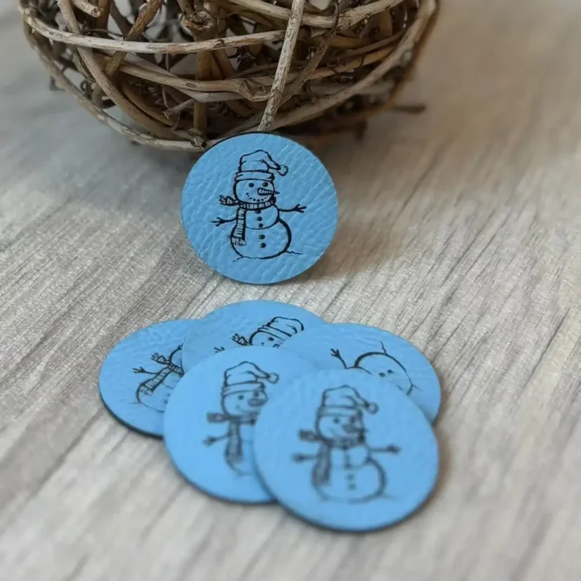 Kulatý štítek se sněhulákem pro handmade oblečení Kulatý štítek se sněhulákem pro handmade oblečení