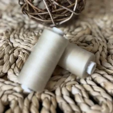 Univerzální polyesterová nit Hagal Unipoly v návinu 500m, vanilková