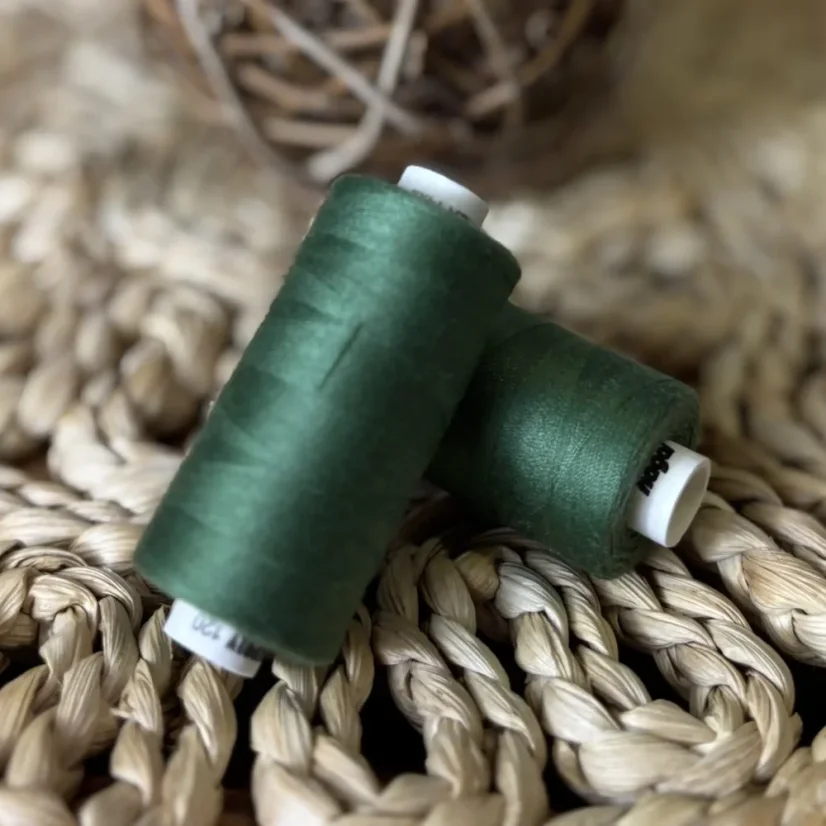 Univerzální polyesterová nit Hagal Unipoly v návinu 500m, olivová zeleň