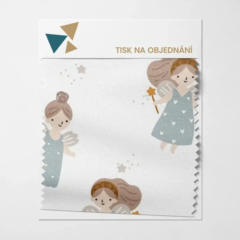 Detail tisku s drobnými květy a listy na bílé látce – design Kvítečky – jemná louka. Detail tisku s drobnými květy a listy na bílé látce – design Kvítečky – jemná louka.