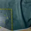 Letní pružný softshell 2. jakost - tmavě zelený s jeans efektem - detail velikosti poškození