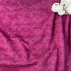 Detail fuchsiově růžové teplákoviny s jemným džínovým melírem Detail fuchsiově růžové teplákoviny s jemným džínovým melírem