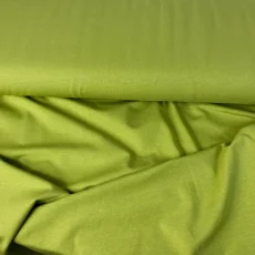 etail limetkově zeleného bio organického single-jersey úpletu s hladkým povrchem.
