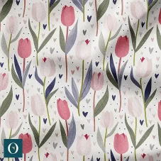 Bavlnený úplet s pastelovými tulipánmi a drobnými srdiečkami na svetlom podklade.