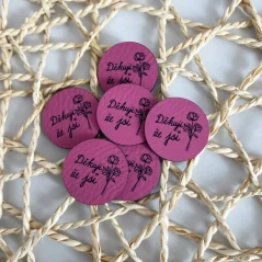 Koženkový štítek Děkuji, že jsi v barvě hot pink, mini velikost 2 cm Koženkový štítek Děkuji, že jsi v barvě hot pink, mini velikost 2 cm