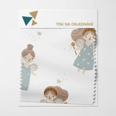 Detail tisku s drobnými květy a listy na bílé látce – design Kvítečky – jemná louka.