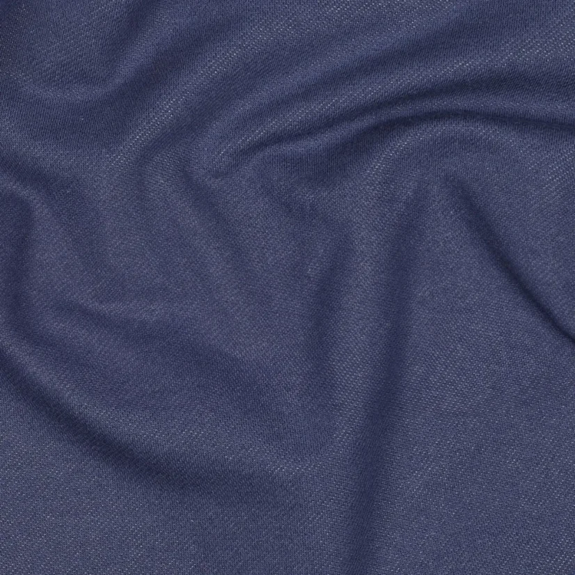Jeans žakárový úplet v tmavě modré barvě s denim strukturou – látka vhodná na šití oblečení.