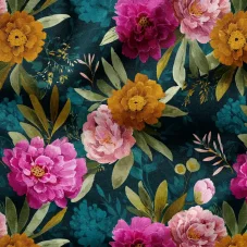 Detail bavlněného úpletu s akvarelovými růžovými a hořčicovými květy na petrolejovém pozadí.