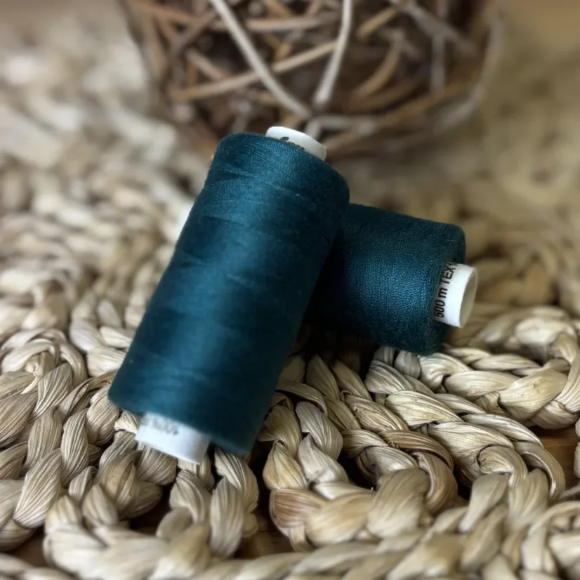 Univerzální polyesterová nit Hagal Unipoly v návinu 500m, tmavá zeleň