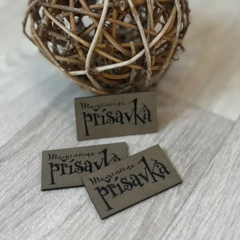 Koženkový štítek Maminčina přísavka – antik hnědý odstín