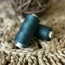 Univerzální polyesterová nit Hagal Unipoly v návinu 500m, lahvová zeleň