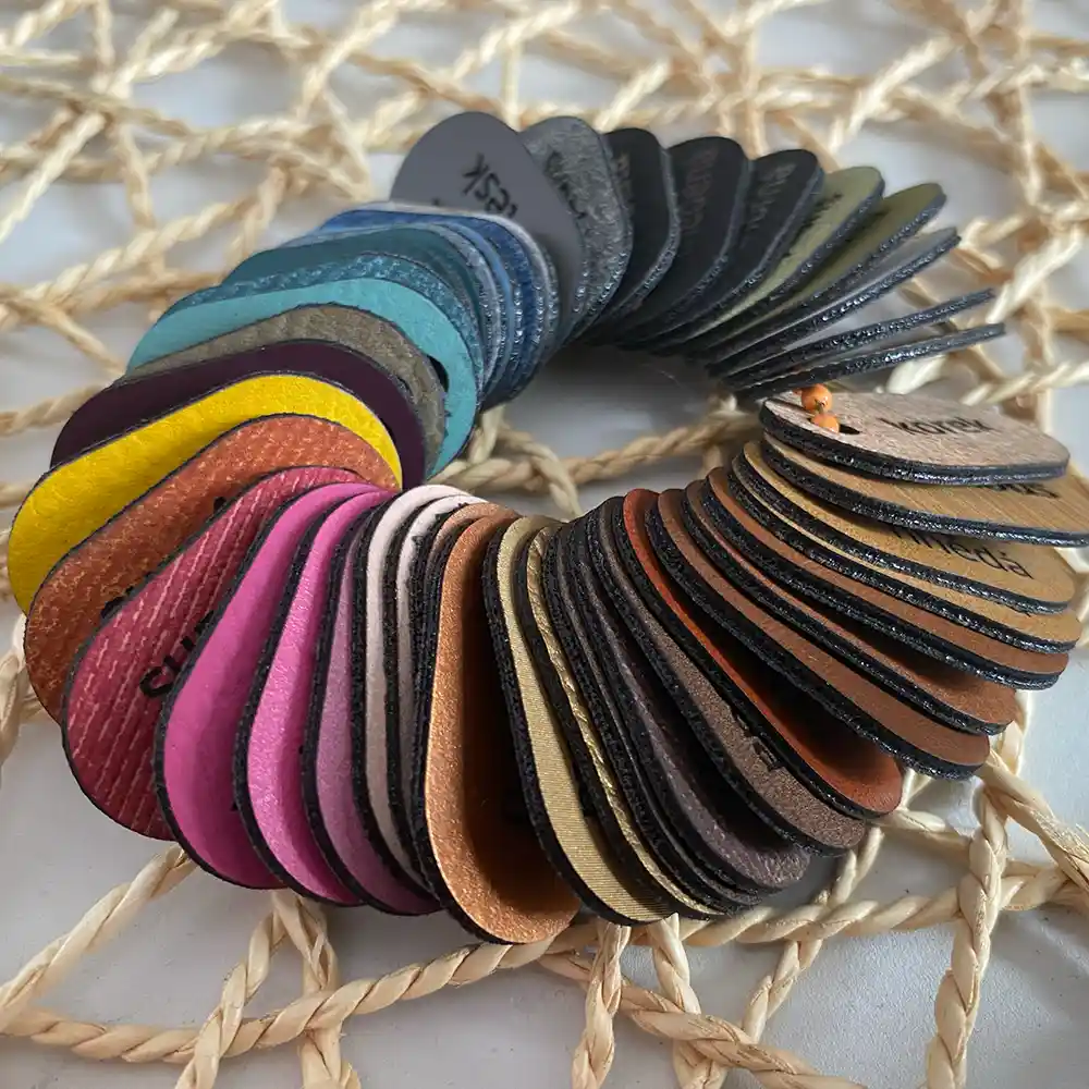 Vzorník koženkových štítků